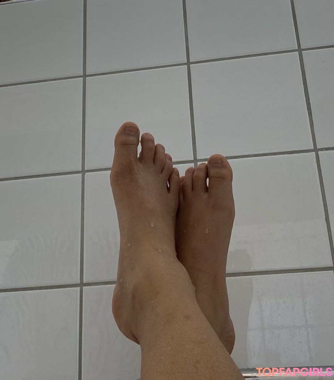 Foto desnuda filtrada de OnlyFans de Simplykimsfeet #2 Foto desnuda filtrada de OnlyFans de Simplykimsfeet #2