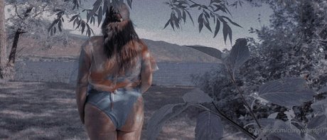 Curvyweirdgirl