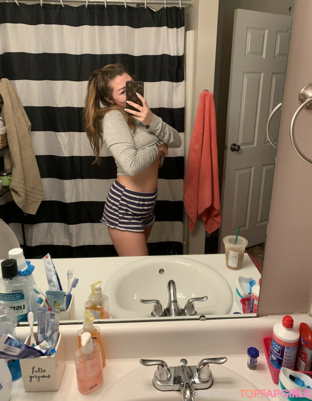 Foto desnuda filtrada de OnlyFans de Emilayyy Babayy #25 Foto desnuda filtrada de OnlyFans de Emilayyy Babayy #25