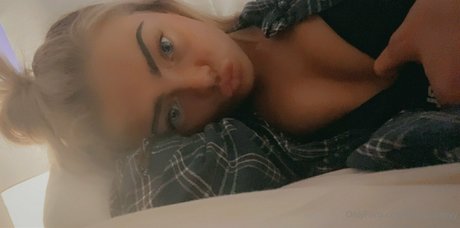 Foto desnuda filtrada de OnlyFans de Bellahaleyyy