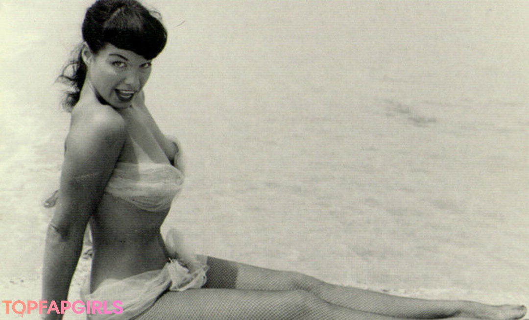 Foto desnuda filtrada de OnlyFans de Bettie Page #154 Foto desnuda filtrada de OnlyFans de Bettie Page #154
