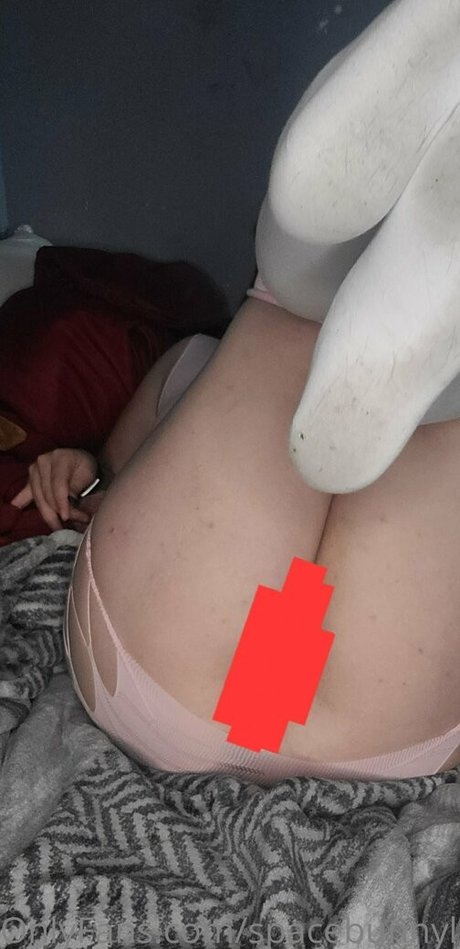 Foto desnuda filtrada de OnlyFans de Spacebunnylunafree