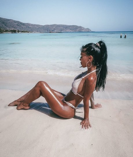 Foto desnuda filtrada de OnlyFans de Isabel Raad