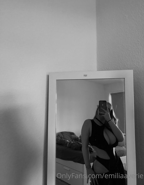 Foto desnuda filtrada de OnlyFans de Emiliaaverie