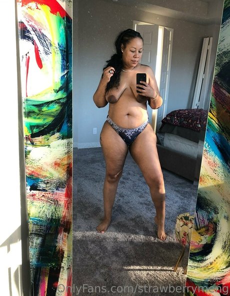 Foto desnuda filtrada de OnlyFans de Strawberrymeng