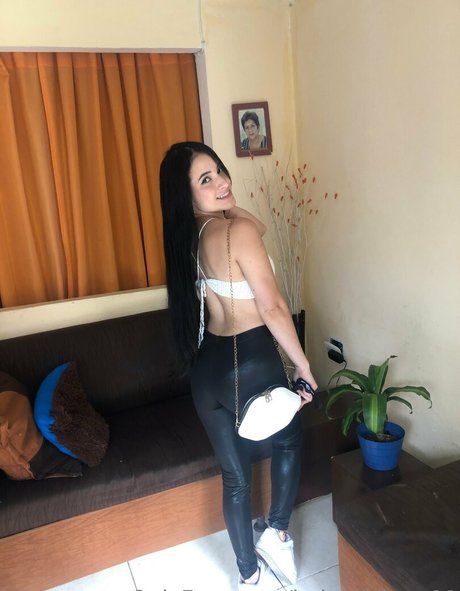 Foto desnuda filtrada de OnlyFans de Babygirlluna12
