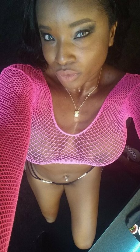Naomi Foxxx