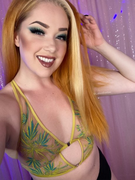 Foto desnuda filtrada de OnlyFans de Latex Barbie