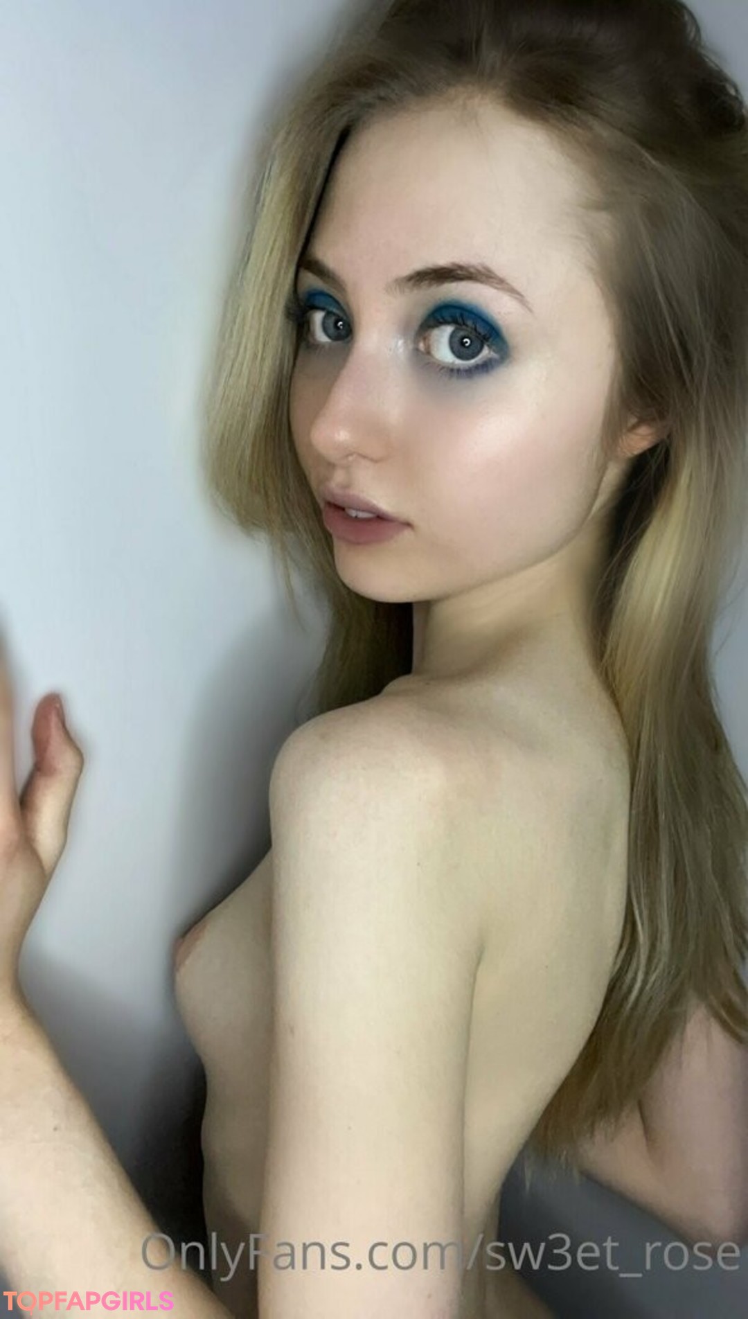 Foto desnuda filtrada de OnlyFans de Sweet Rose #114 Foto desnuda filtrada de OnlyFans de Sweet Rose #114