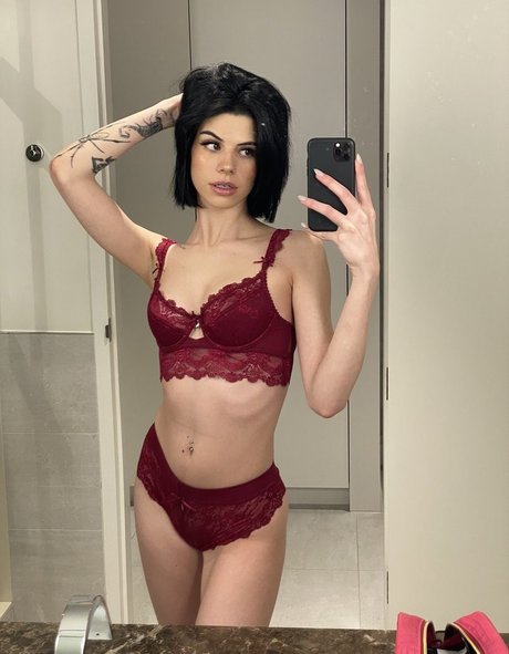 Foto desnuda filtrada de OnlyFans de Ellathrasher