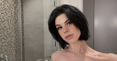 Foto desnuda filtrada de OnlyFans de Ellathrasher