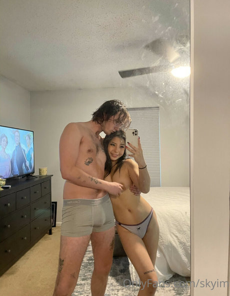 Foto desnuda filtrada de OnlyFans de Skyim