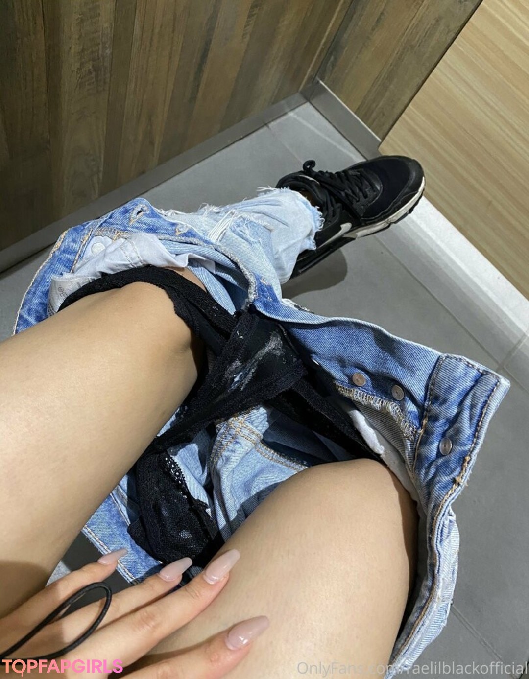 Foto desnuda filtrada de OnlyFans de Raelilblack #1732 Foto desnuda filtrada de OnlyFans de Raelilblack #1732