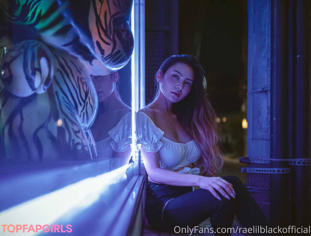 Foto desnuda filtrada de OnlyFans de Raelilblack #2449 Foto desnuda filtrada de OnlyFans de Raelilblack #2449