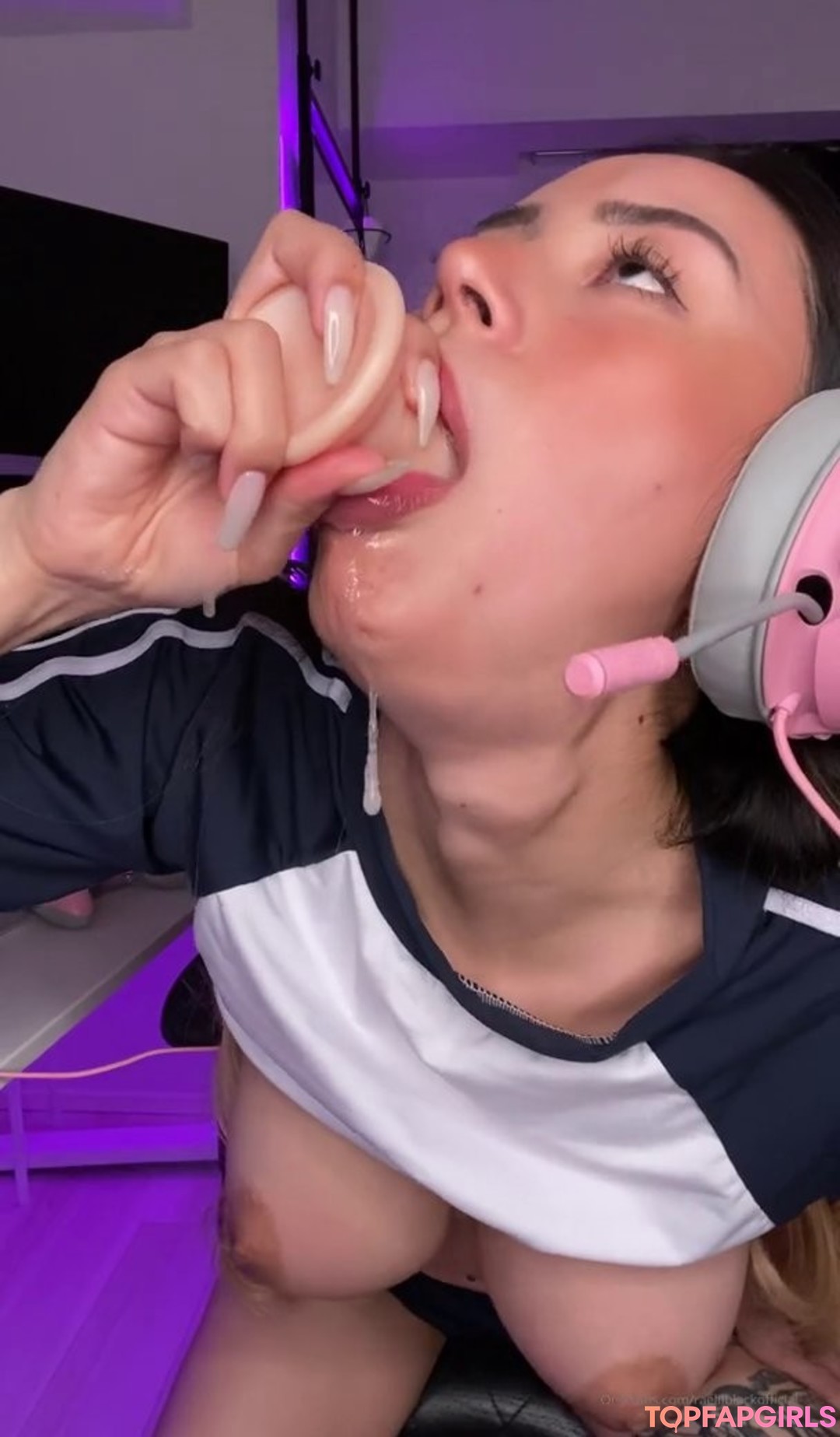 Foto desnuda filtrada de OnlyFans de Raelilblack #477 Foto desnuda filtrada de OnlyFans de Raelilblack #477