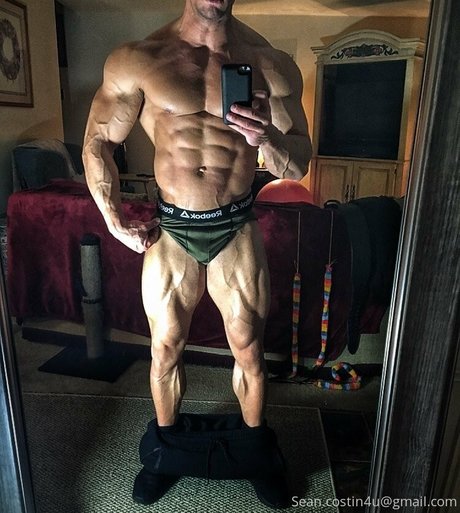 Foto desnuda filtrada de OnlyFans de Seancostin
