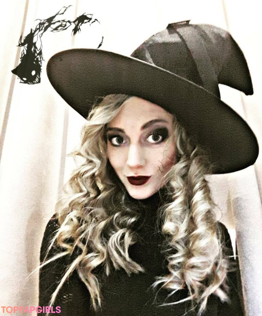 Foto desnuda filtrada de OnlyFans de Alinalovely #100 Foto desnuda filtrada de OnlyFans de Alinalovely #100