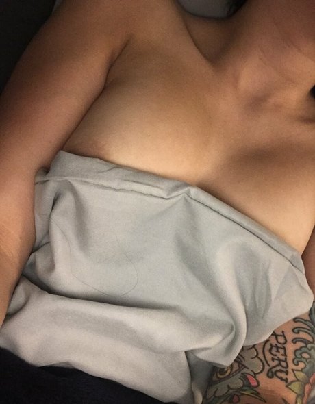 Foto desnuda filtrada de OnlyFans de Cherrytatts