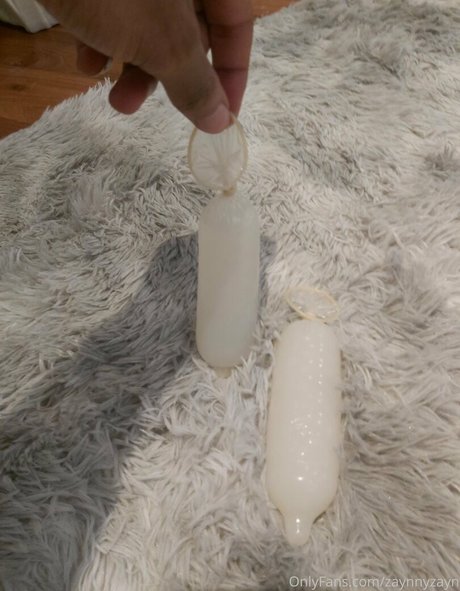 Foto desnuda filtrada de OnlyFans de Zaynnyzayn