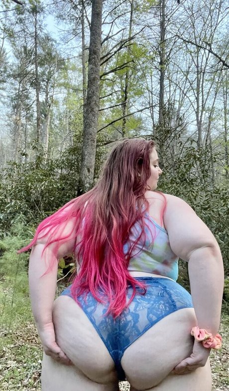 Foto desnuda filtrada de OnlyFans de Phattiefawn