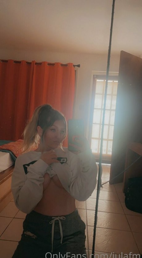 Foto desnuda filtrada de OnlyFans de Julafm