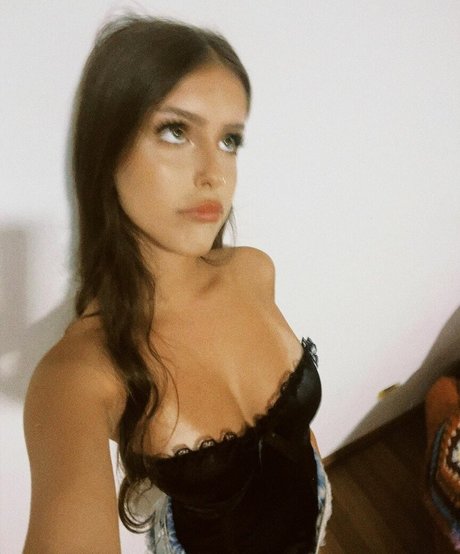 Foto desnuda filtrada de OnlyFans de Izaalmeidaa