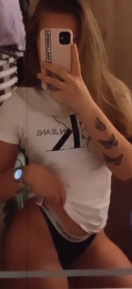 Foto desnuda filtrada de OnlyFans de Masa Iva Nusa