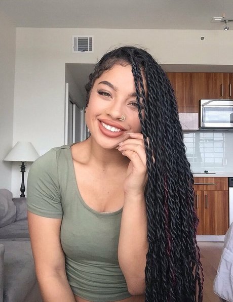 Kiana Lede