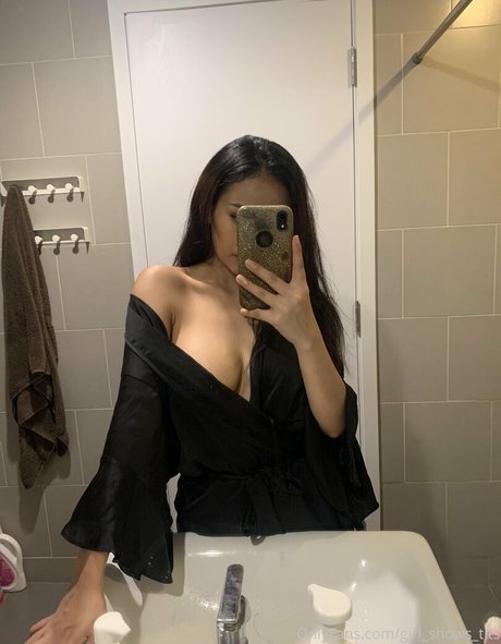 Girlshowstits