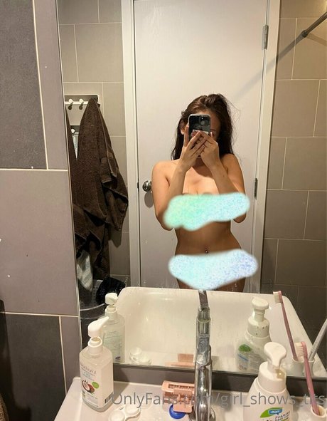 Girlshowstits