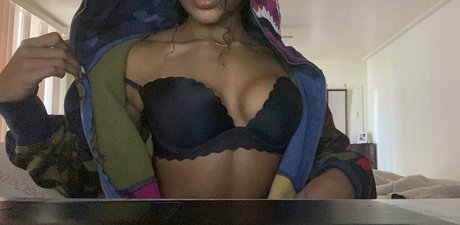 Foto desnuda filtrada de OnlyFans de Angelbabyrae