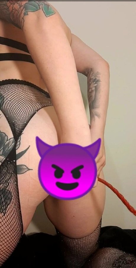 Foto desnuda filtrada de OnlyFans de Suicidekittenxo