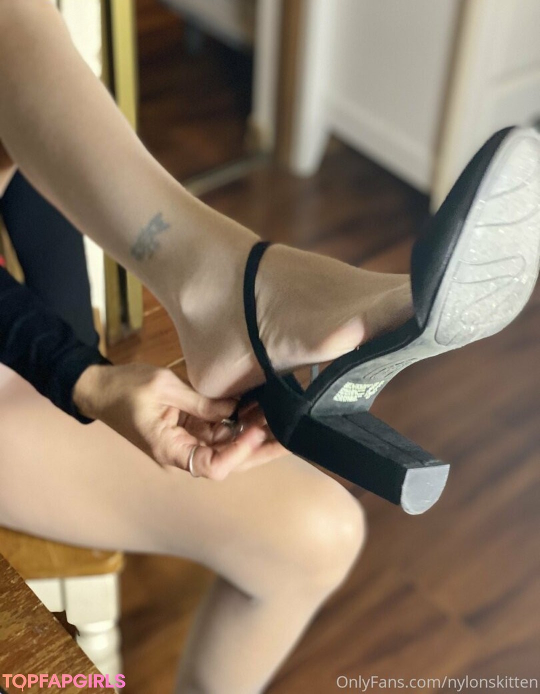 Foto desnuda filtrada de OnlyFans de Nylonskitten #397 Foto desnuda filtrada de OnlyFans de Nylonskitten #397