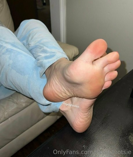 Kayla.footsie