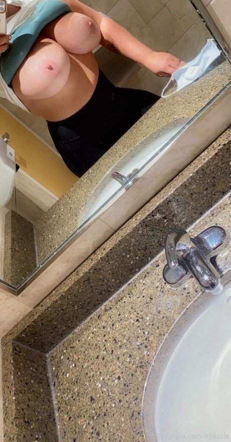 Foto desnuda filtrada de OnlyFans de Ofnicole