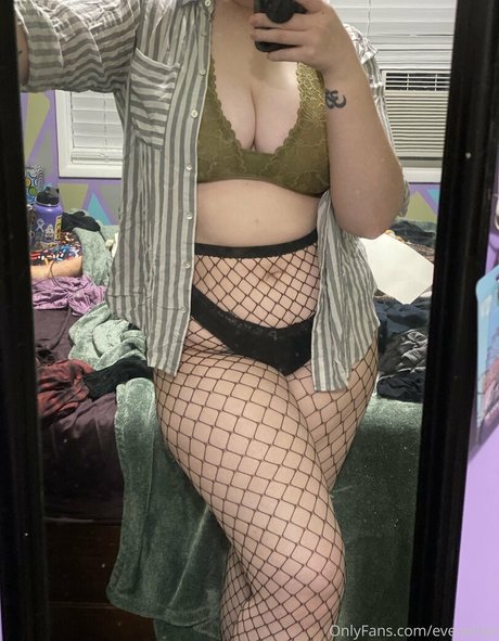 Foto desnuda filtrada de OnlyFans de Evewhite