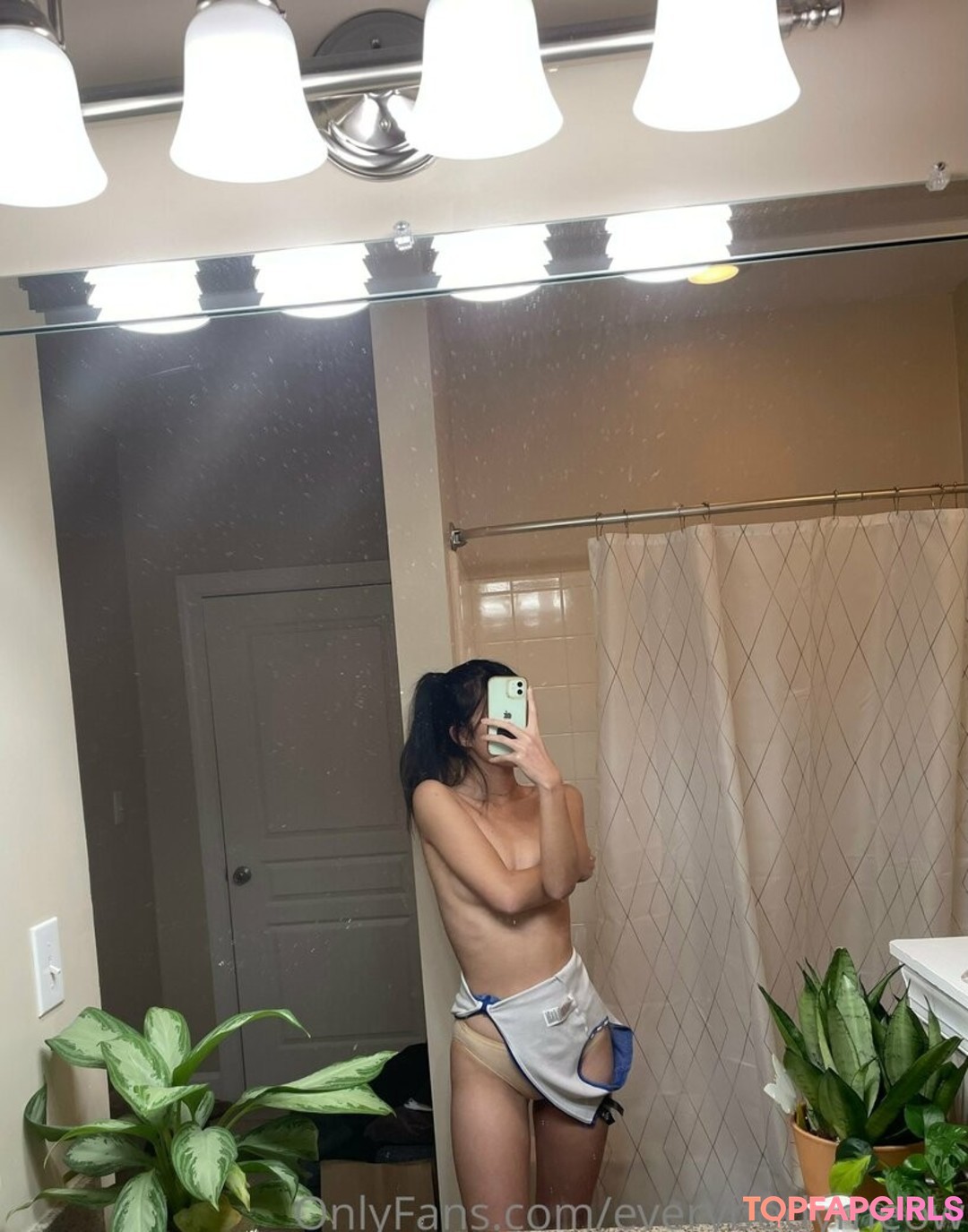 Foto desnuda filtrada de OnlyFans de Everybodymeow #121 Foto desnuda filtrada de OnlyFans de Everybodymeow #121