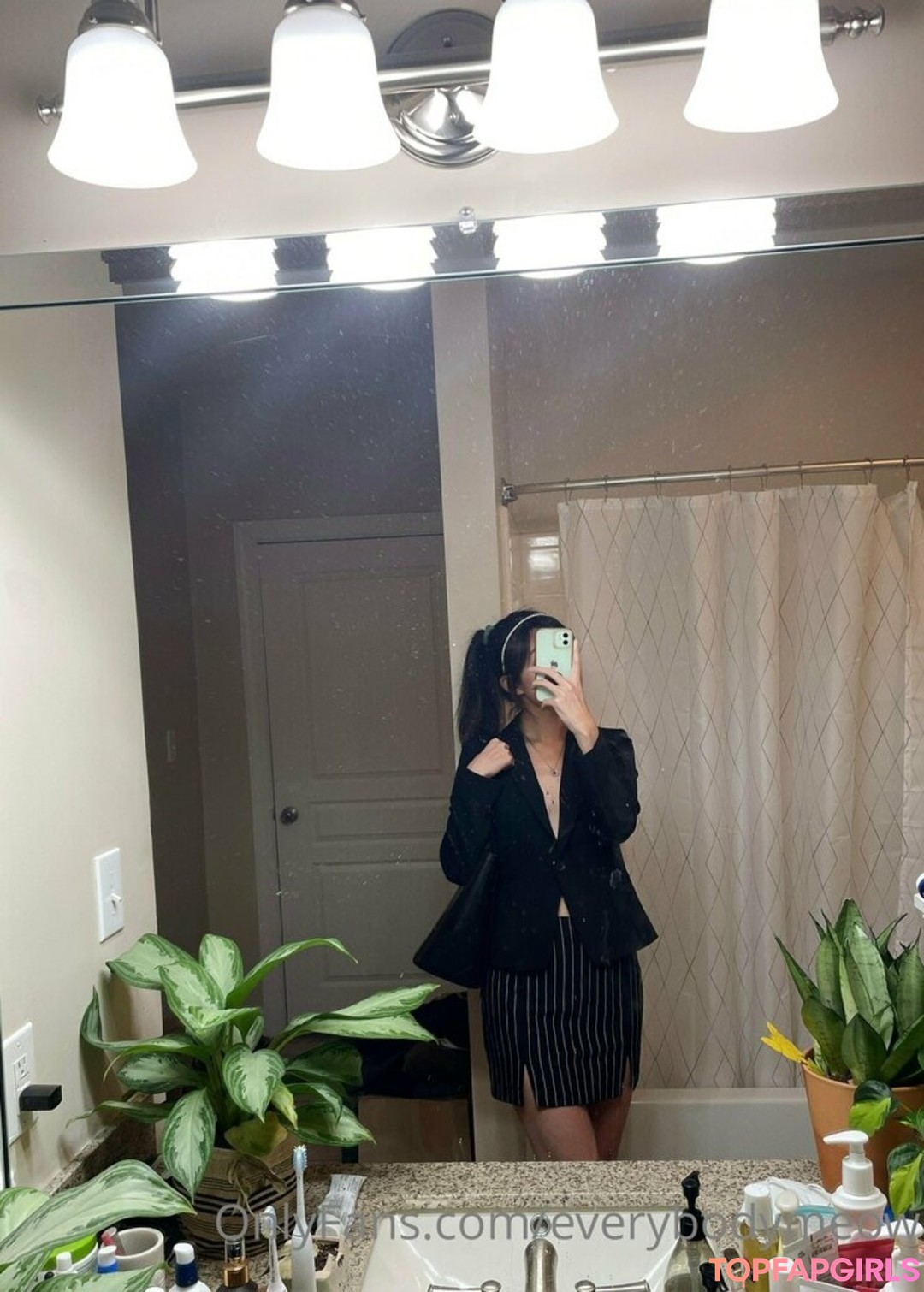 Foto desnuda filtrada de OnlyFans de Everybodymeow #122 Foto desnuda filtrada de OnlyFans de Everybodymeow #122