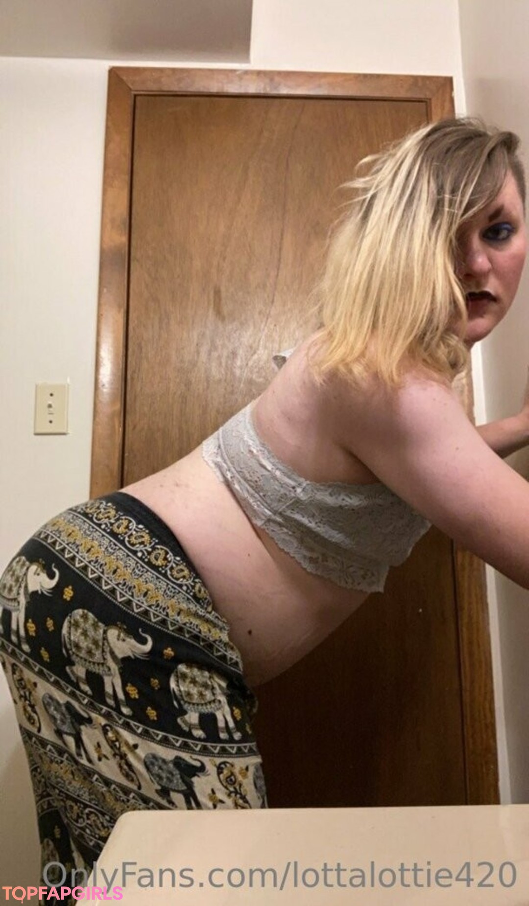 Foto desnuda filtrada de OnlyFans de Lottalottie420 #45 Foto desnuda filtrada de OnlyFans de Lottalottie420 #45