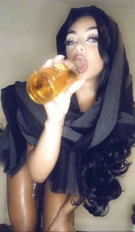 Foto desnuda filtrada de OnlyFans de Madison Khan
