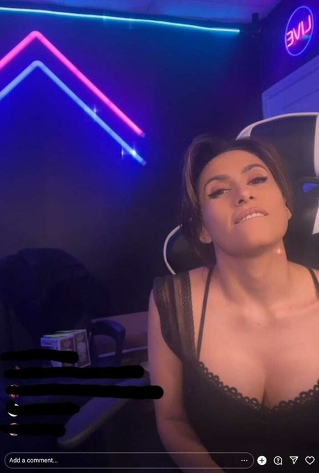 Cristina Vee