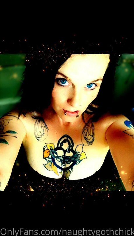 Foto desnuda filtrada de OnlyFans de Naughtygothchick