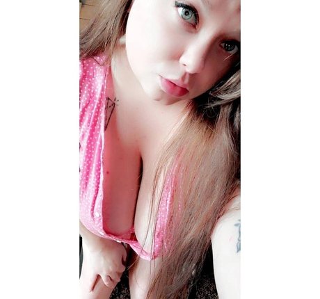 Foto desnuda filtrada de OnlyFans de Busty Ambz