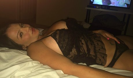 Foto desnuda filtrada de OnlyFans de Spicycouplenextdoor