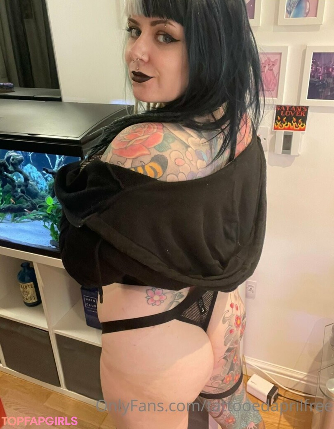 Foto desnuda filtrada de OnlyFans de Tattooedaprilfree #114 Foto desnuda filtrada de OnlyFans de Tattooedaprilfree #114