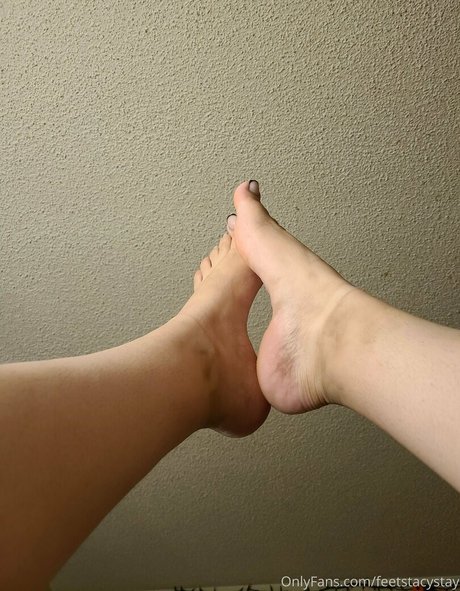Feetstacystay