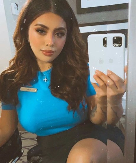 Foto desnuda filtrada de OnlyFans de Office Sluts