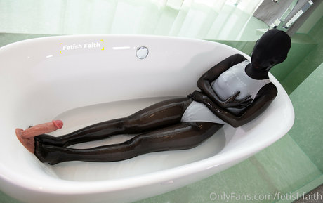 Foto desnuda filtrada de OnlyFans de Fetishfaith