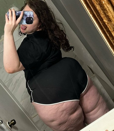 Foto desnuda filtrada de OnlyFans de Peacchyqueenn