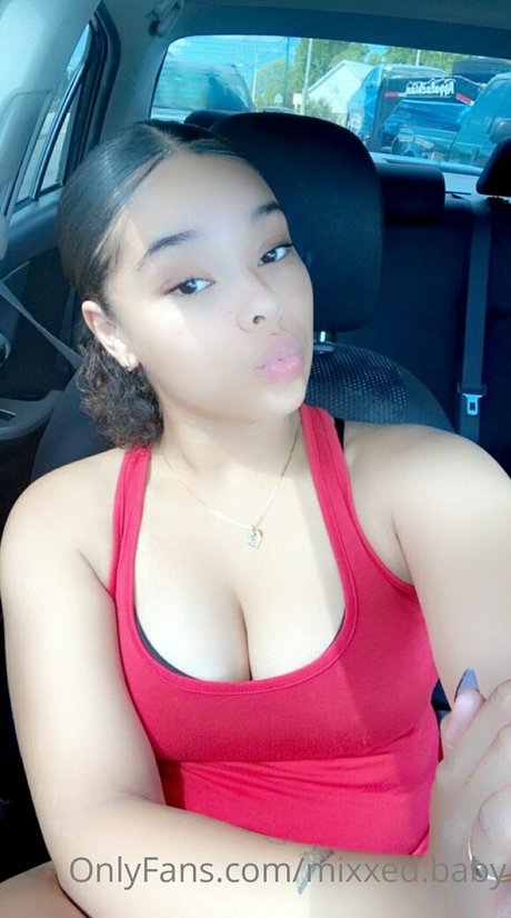 Foto desnuda filtrada de OnlyFans de Mixxedbaby